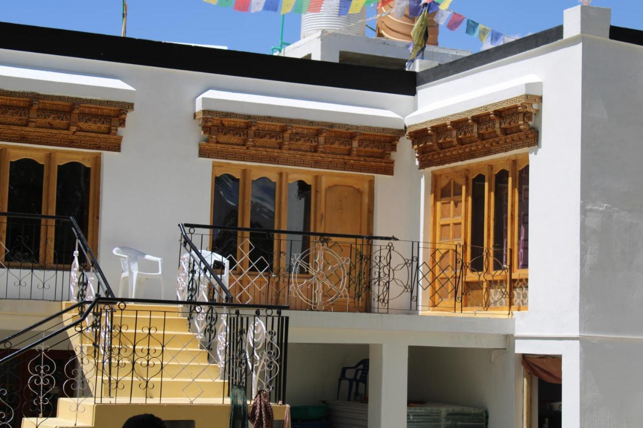 Sernang Homestay Hundar Екстериор снимка